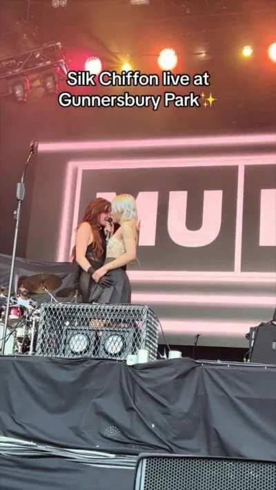 Phoebe Bridgers & Katie Gavin