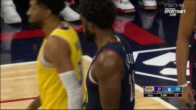 [Highlight] Embiid rejects Anthony Davis with force