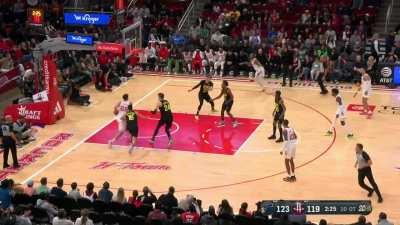 [Highlight] Sengun hustles for the loose ball and takes it to the cup for a strong flush in OT