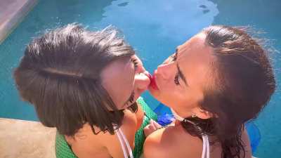 Latina X Scarlett Rose In: The Mermaids Captor