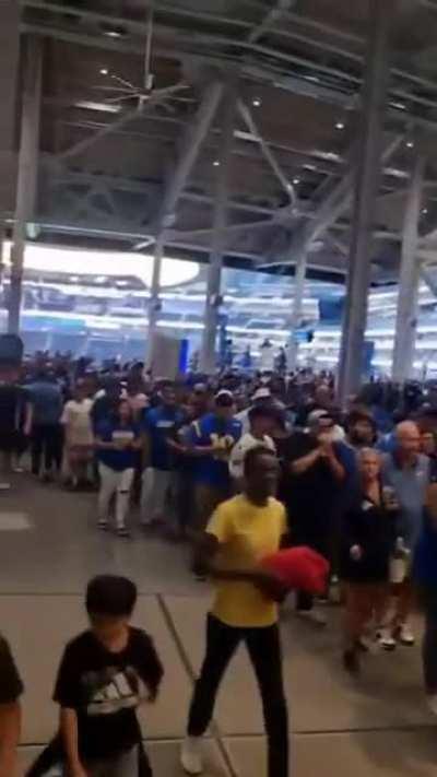 Crowds of people line up for the escalator rather than using the stairs