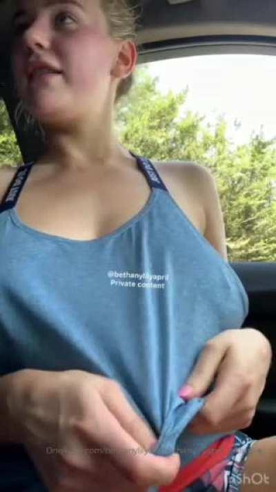 Shake her tits out