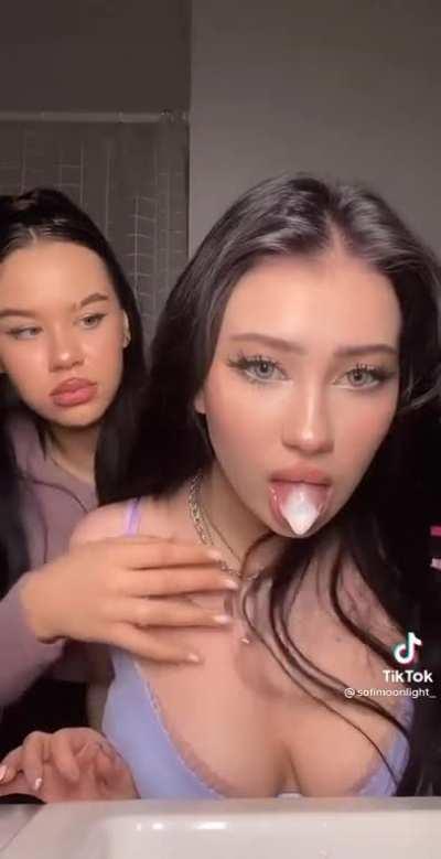 Brush teeth cum in mouth