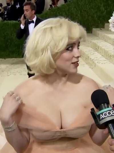 I want to sit on Billie Eilish's face and titty fuck her