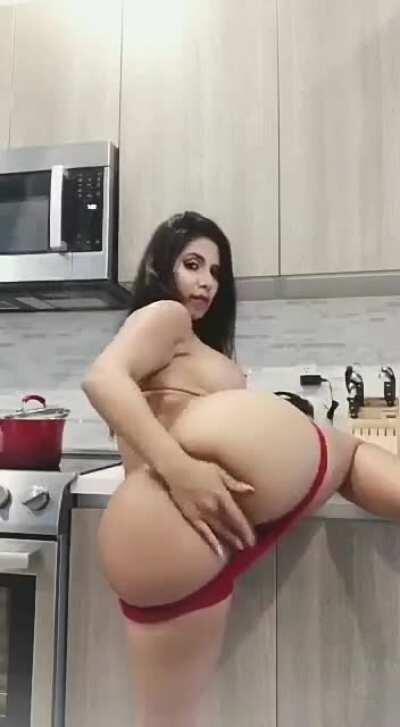 Latina With Big Titties And An Ass 😳 ( A Surprise Waiting You In Comments 🤪)