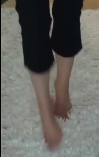 she likes the feet enjoyers
