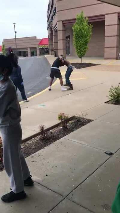 Mfrs can’t even stand in line these days. 30 minutes waiting outside the dmv and this pops off.