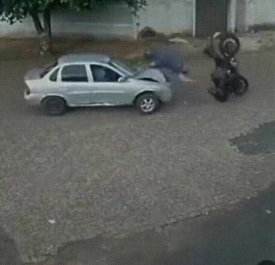 Как с гуся вода! А все почему? Потому что ШЛЕМ на месте ☝ (был, по крайней мере)