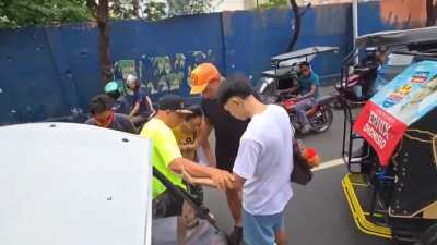 Kick streamer Vitaly runs over man's foot in the Philippines