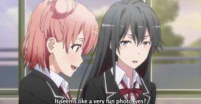 I was rewatching oregairu 2 OVA and noticed yui's brain stopped working after Iroha flexed them pics