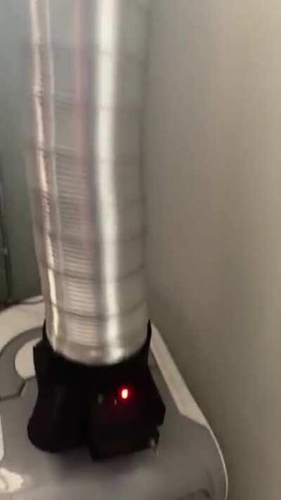 Fixxed an exhaust system for my cats litterbox. Also with fan control so he won’t be scared off. Have to fix the tubing a little bit more but it’s functional!