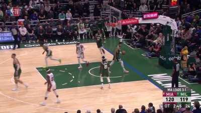 [Highlight] Jimmy Butler finesses a nice turn around jumper and then stares jrue down after