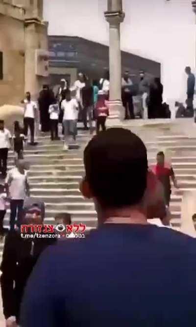 IDF gets knocked over while running up to Al-Aqsa