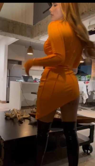 No bra, No thong.... Let's party fuckdoll 🥳🥵😻💦