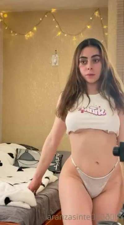 Es tierna y a la vez sensual