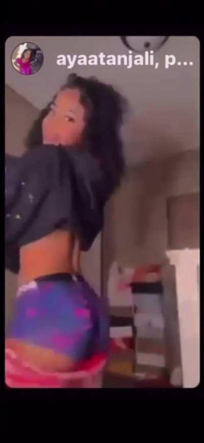 😍😫 pulled her pants down 