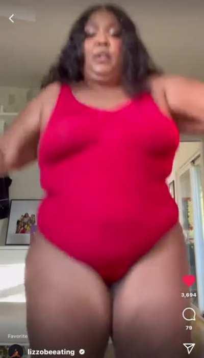 Ayoooo we had a near coochie slip right here😮‍💨😍😭😭😍