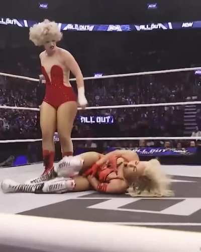 Toni Storm steps on a spider!  (AEW All Out PPV)