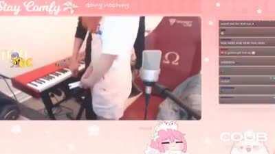 Eu tenho um pau e uma faca, um dos dois vai entrar em você 😎👍