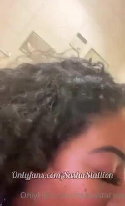 Big booty slut sucks BBC in public Airport bathroom 💦🍆✈️