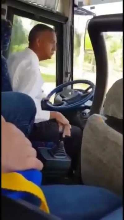 The way this guy changes gear