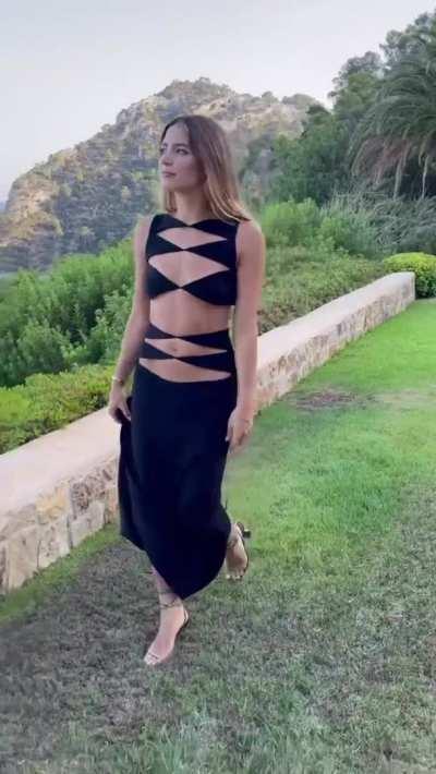 Love the cutout design