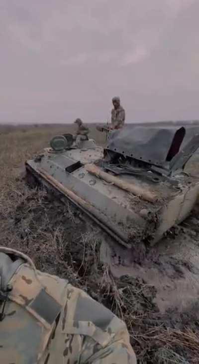 Ukrainian MTLB moving through mud. This is why there’s no attacking in this weather