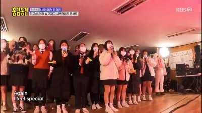 221211 kun_once2129 Twitter Update - JYP performing TWICE's Feel Special on KBS 홍김동전