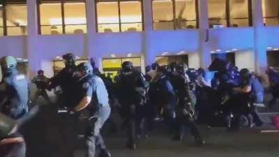 Police push shield wall and make multiple arrests - Portland 25th August