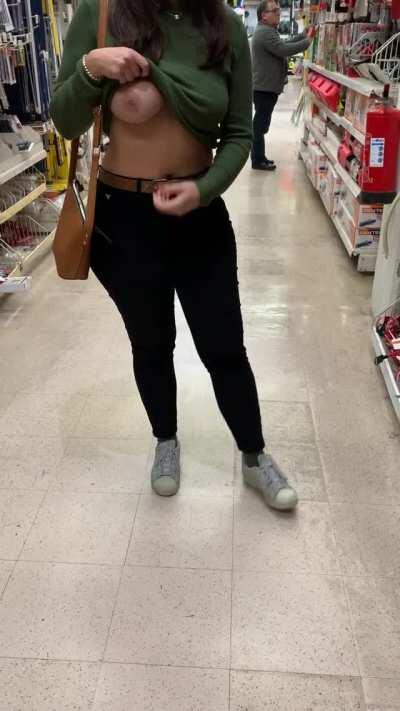 If you haven't tried this, you must! The thrill of flashing outdoors is such a nice feeling! This is by far my favorite type of content that I do! Hope you like it 😘