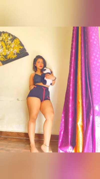 Twinkle Sharma.. Short girl massive thigh..