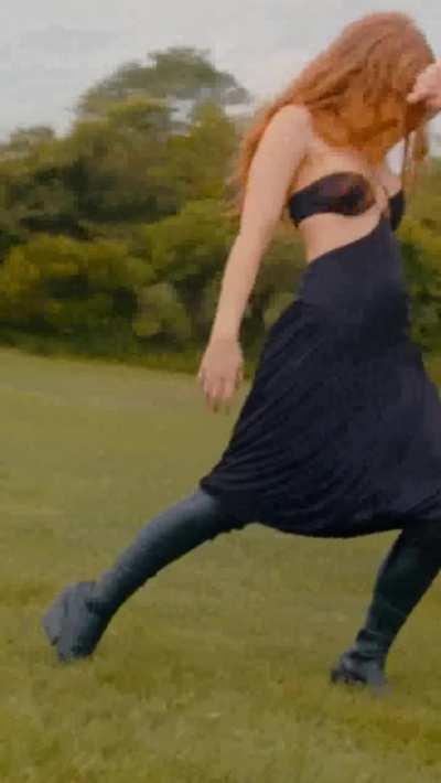 I love Sadie Sink's perky little tits