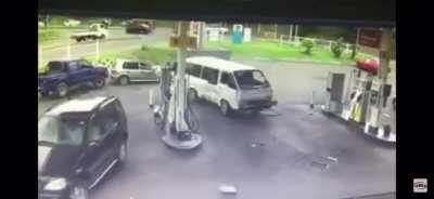 (Kenya) overspending minibus causes major accident at petrol station
