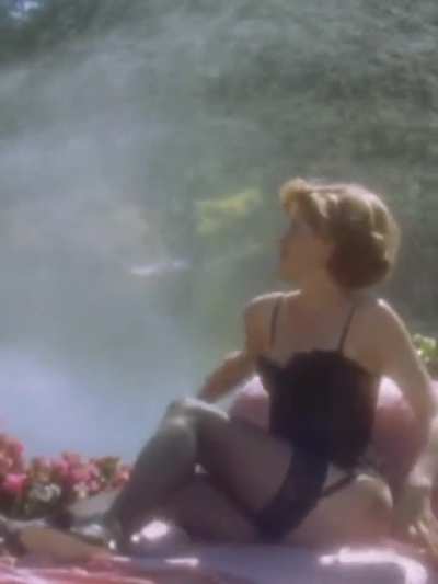 Julie Bowen in Happy Gilmore (1996)