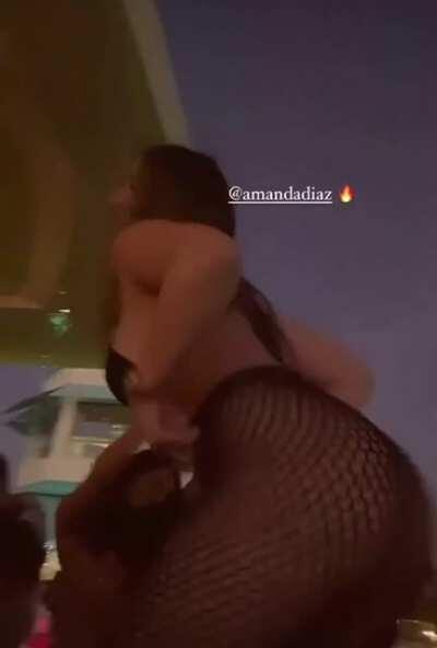 Amanda shaking her nice ass🤤