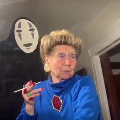 Granny wins the internet 😎