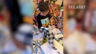 This kid is a part of r/pcmr