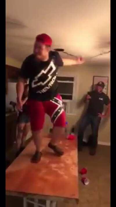 Some dude had one crazy night😂