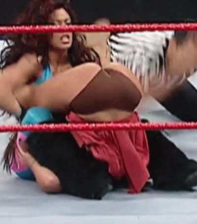 Mickie James getting pinned by Melina