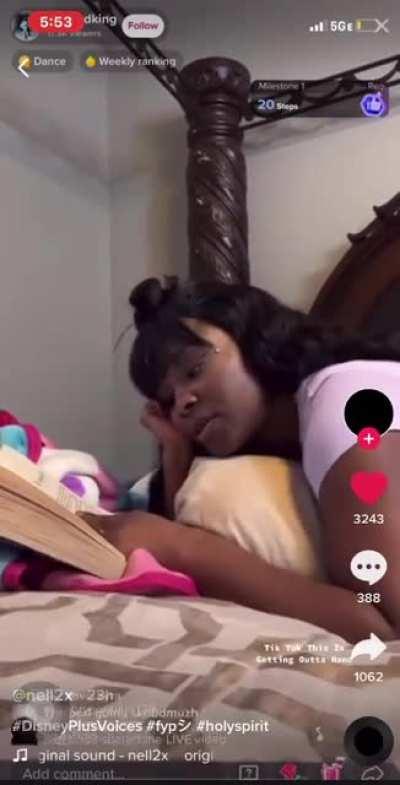 She was getting clapped while reading a book live on tiktok💀
