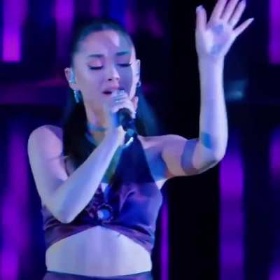 Is there a better 30 seconds of Ariana live?