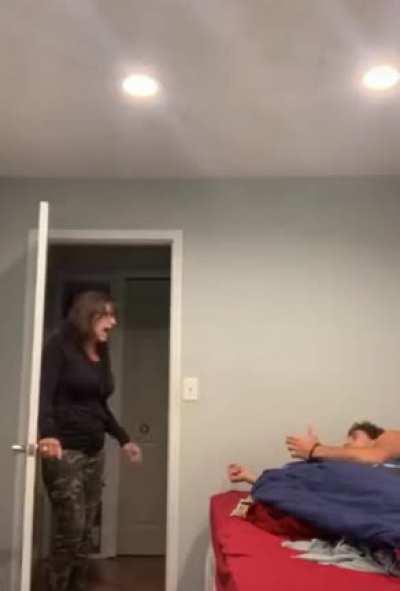 Спалился перед женой прямо в кровати