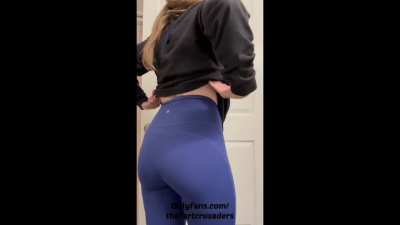 We have a NEW model! Welcome Bailey to the page! The full compilation includes a mix of leggings, panties and bare butt farts!