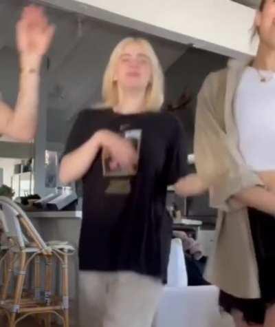 Blonde bounce (Slow Motion)