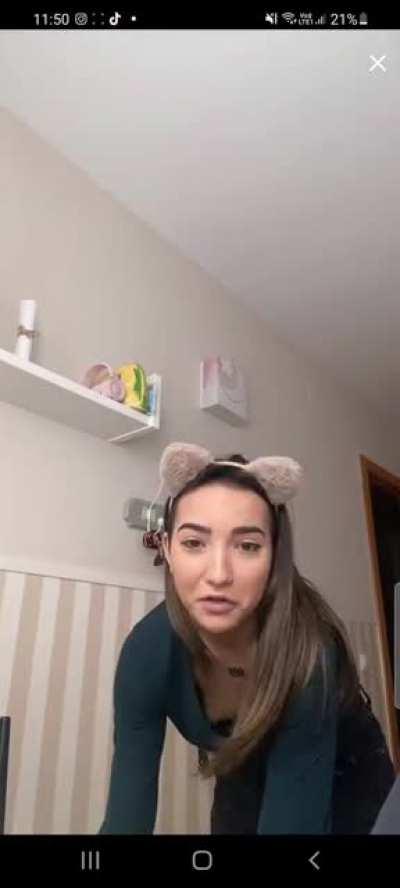 Just me or the late night Spanish girls hit different?