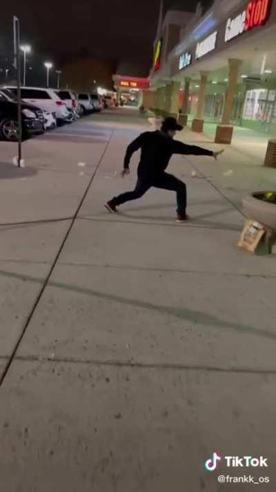 O protagonista revelando suas habilidades