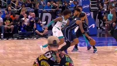 [Highlight] Paolo throws it up high for the Bamba poster slam