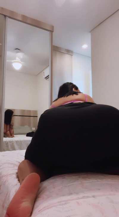 Come be naughty with me and eat my booty 
