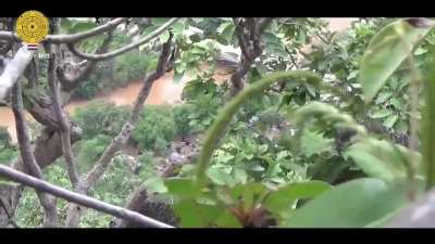 Karenni Nationalities Defense Force (rebels) attack a Myanmar (Burmese) junta outpost in Kayah State (August 20, 2022; music and effects from source)