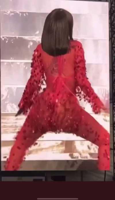 Twerking @Wireless Fest in 🇬🇧